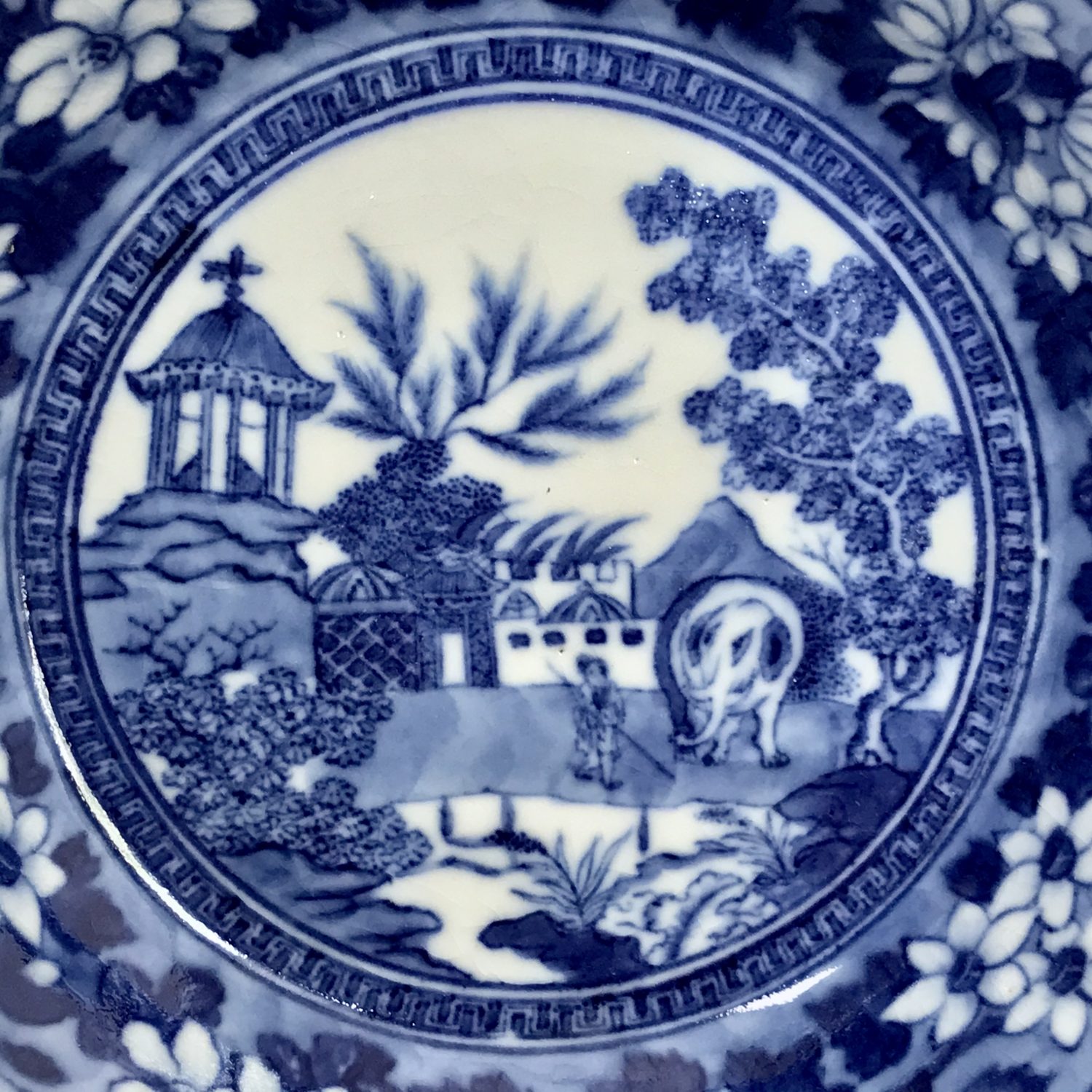 Chinese Export Porcelain ‘Elephant’ Pattern Saucer (a)