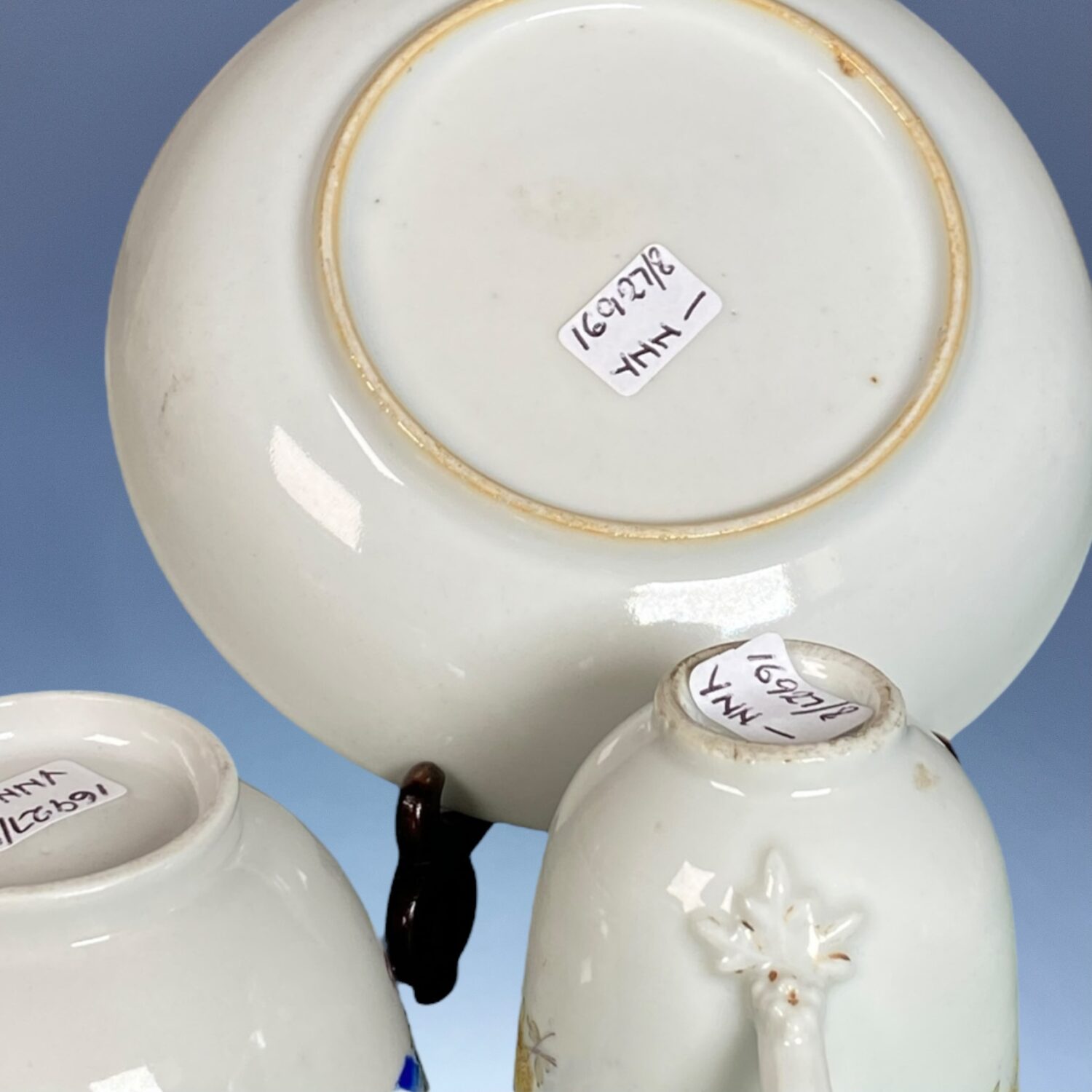 Unusual C18th Chinese Export Porcelain Trio, Meissen Style. - Image 5