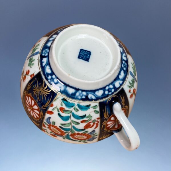 Antique Worcester Porcelain Kakiemon Style Tea Cup & Saucer - Image 3
