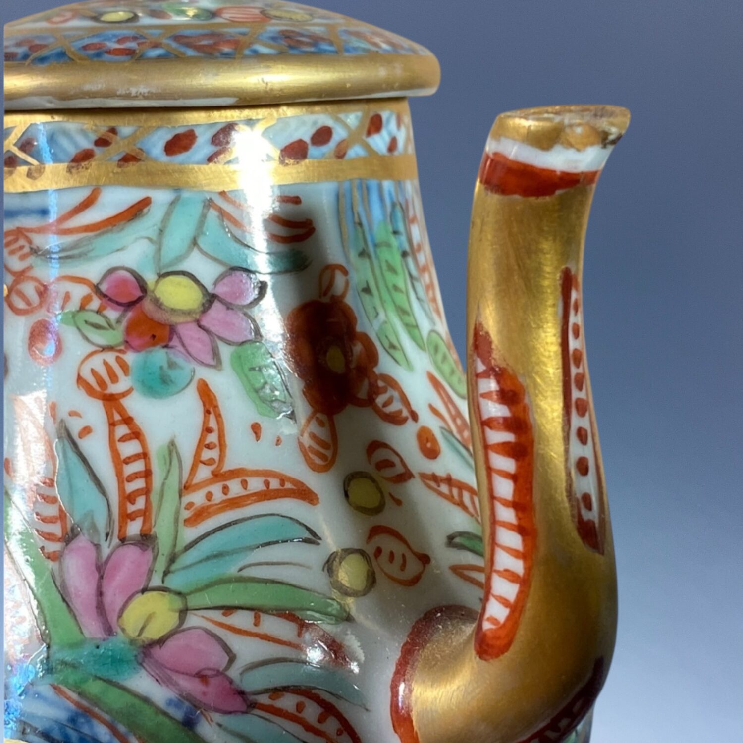 C18th Chinese Export Small Wine Pot With Clobbered Decoration. - Image 4