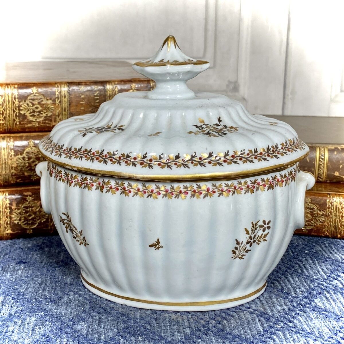 English Porcelain Fluted Oval Sucrier & Cover. c1796-1800
