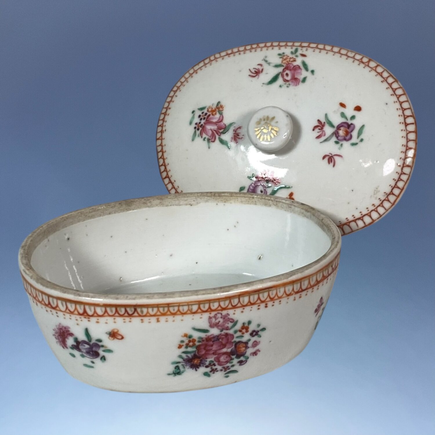 C18th Chinese Export Porcelain Butter Dish & Stand - Image 3