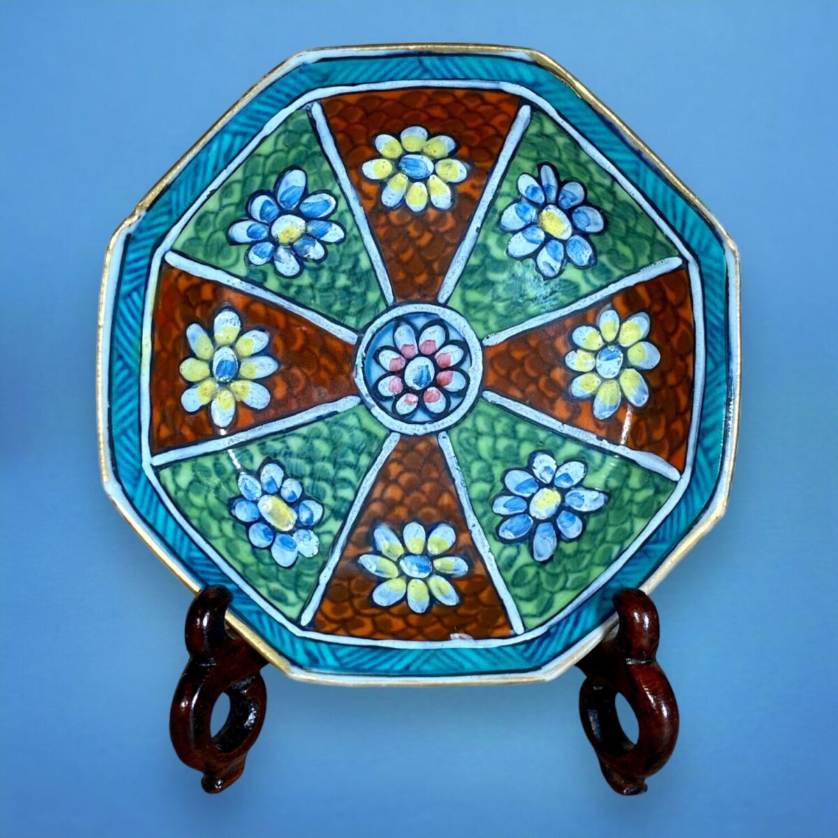 Chinese Porcelain Octagonal Saucer – Clobbered Decoration.