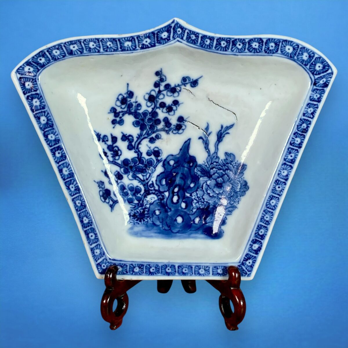 Chinese Export Porcelain Hors D’oeuvres Dish