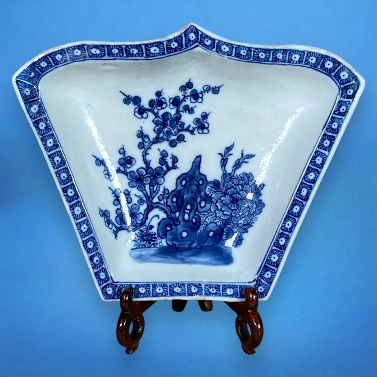 Chinese Export Porcelain Hors D’oeuvres Dish