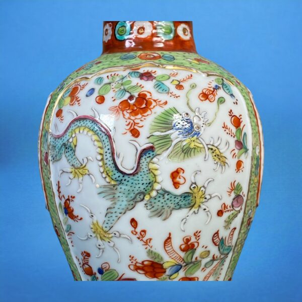 Chinese Export 'Clobbered' Vase (a) - Image 9