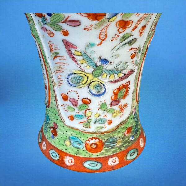 Chinese Export 'Clobbered' Vase (a) - Image 2