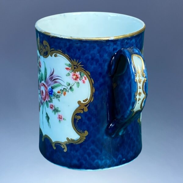 1st Period Worcester Porcelain Scale Blue Mug with Floral Panels. - Image 7
