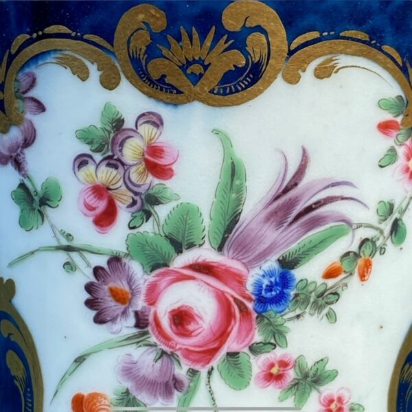 1st Period Worcester Porcelain Scale Blue Mug with Floral Panels. - Image 6