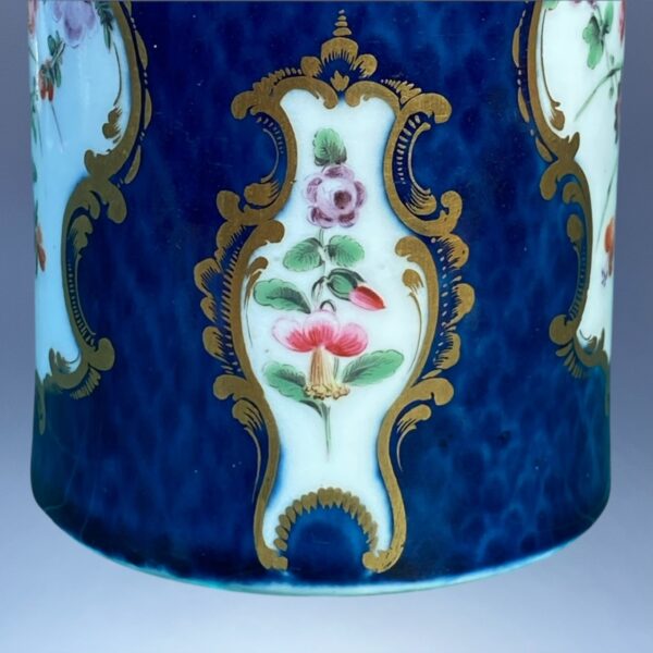 1st Period Worcester Porcelain Scale Blue Mug with Floral Panels. - Image 4