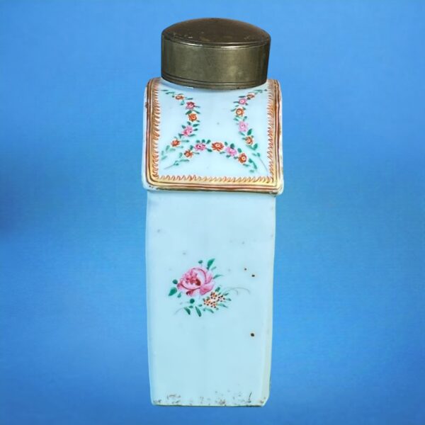 Chinese Export Porcelain Armorial Tea Cannister. - Image 6