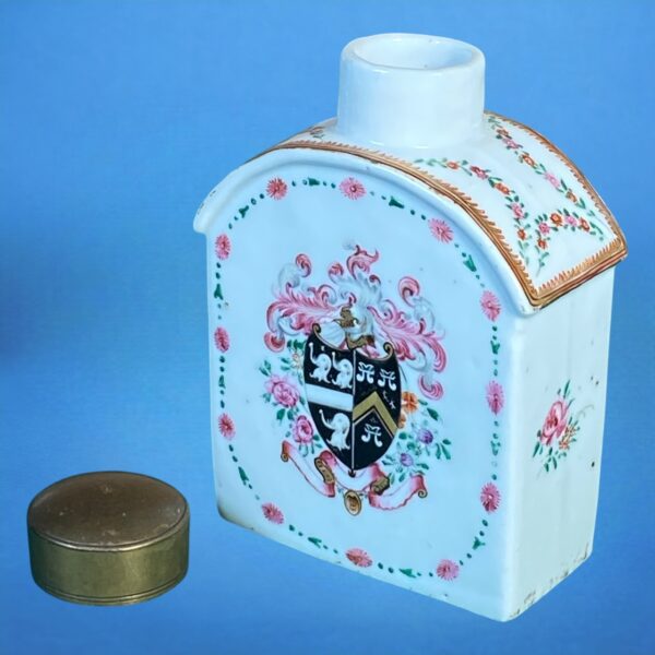 Chinese Export Porcelain Armorial Tea Cannister. - Image 4