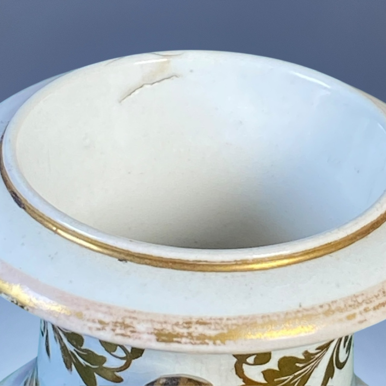 (Clearance) English Pottery vase With Country House Scenes. - Image 4