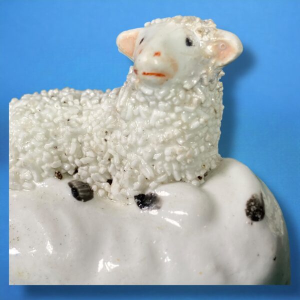 (Clearance) Pair of Miniature Staffordshire Sheep. - Image 3