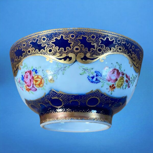 18th Century Chinese Export Porcelain Small Bowl.