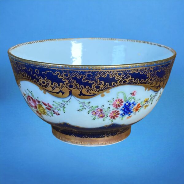 18th Century Chinese Export Porcelain Small Bowl. - Image 4