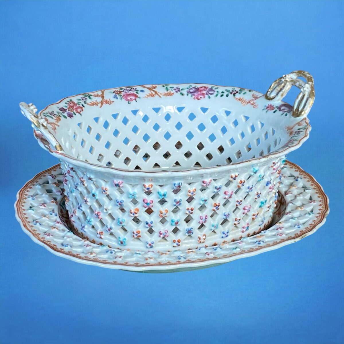Qianlong – Chinese Export Porcelain Chestnut Basket & Stand.
