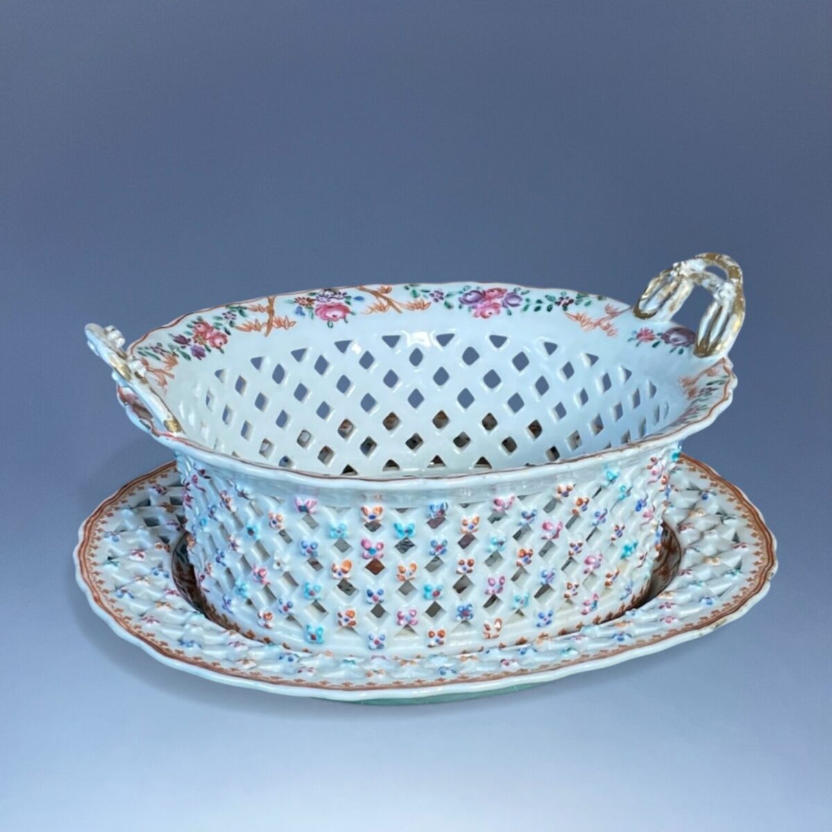 Qianlong – Chinese Export Porcelain Chestnut Basket & Stand.