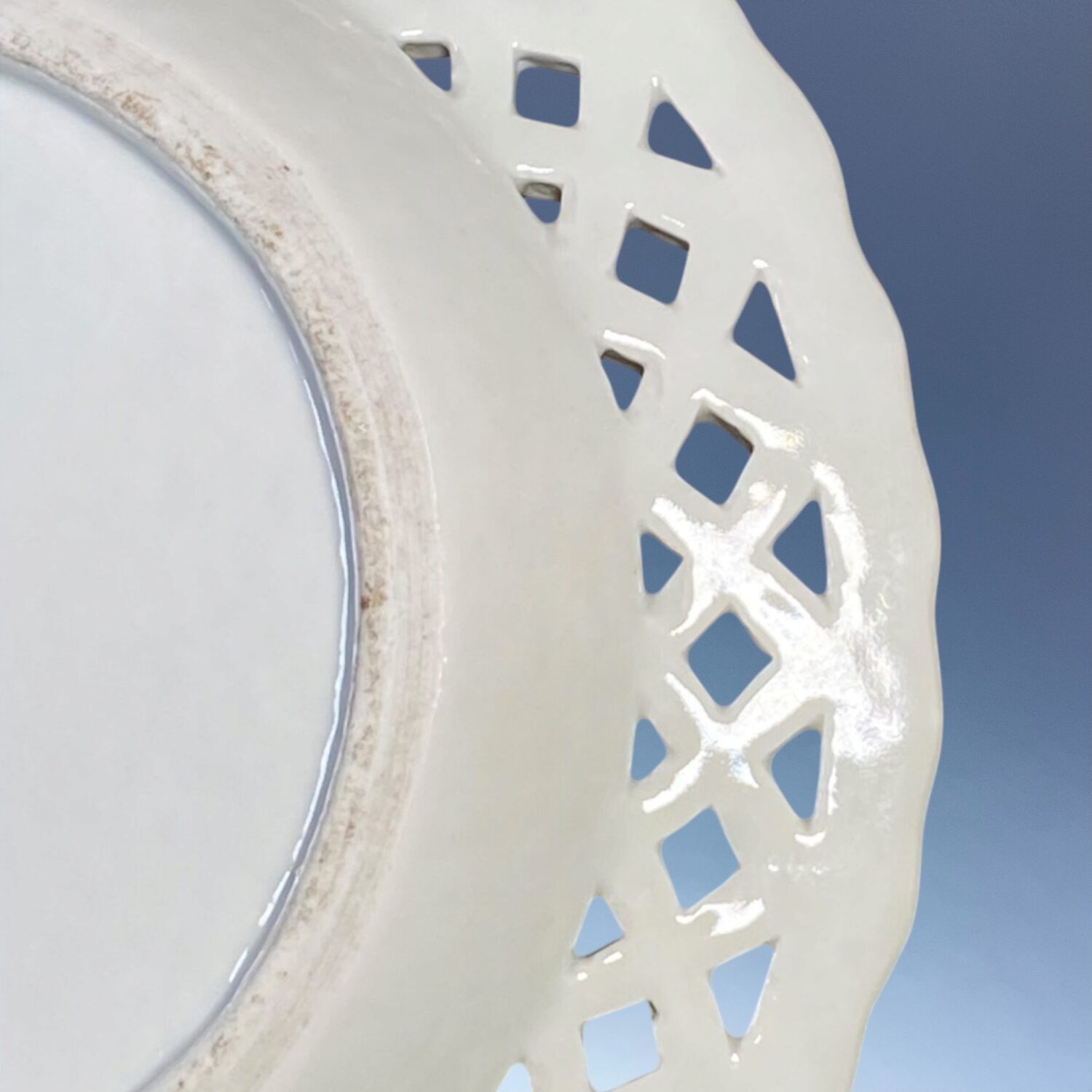 Qianlong - Chinese Export Porcelain Chestnut Basket & Stand. - Image 2