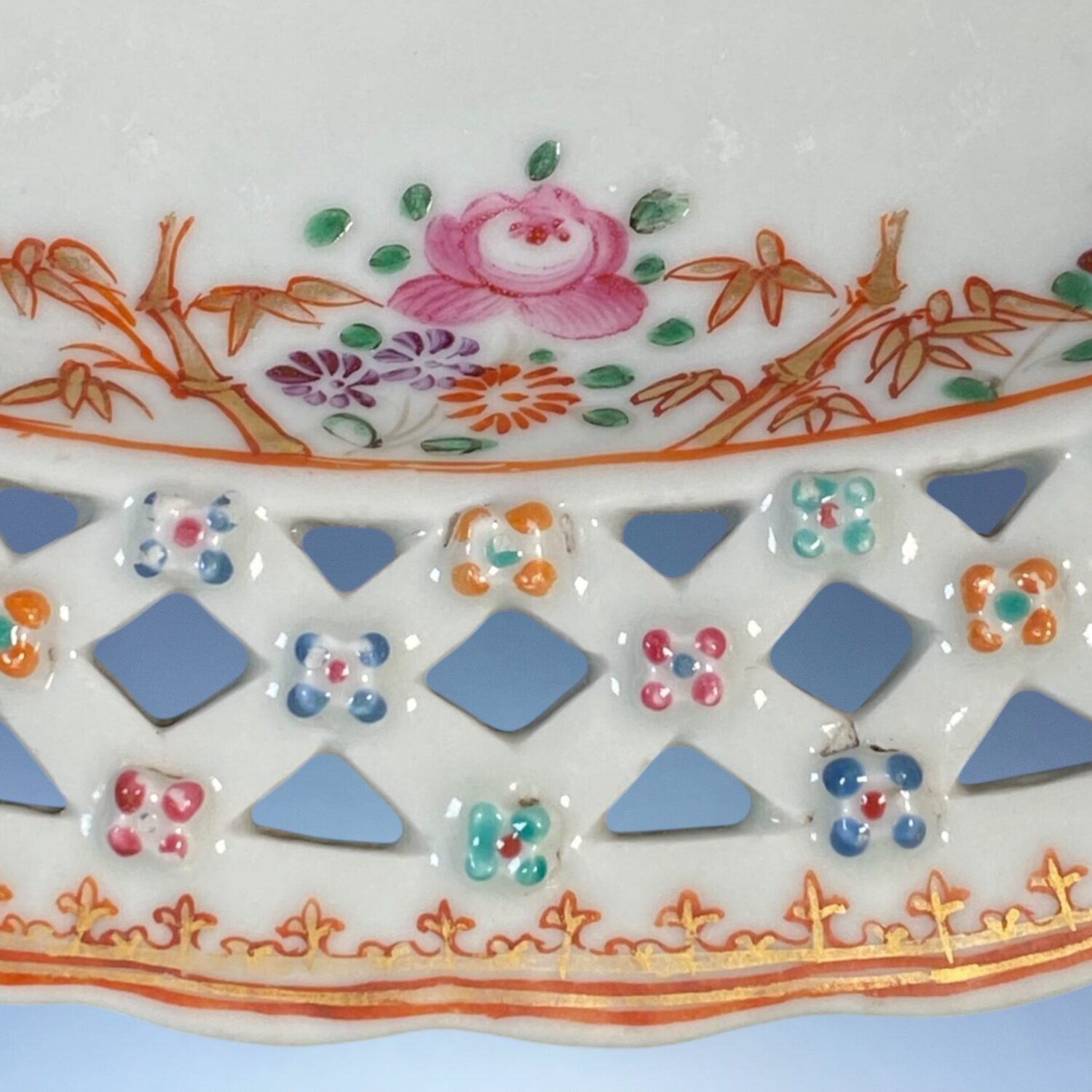 Qianlong - Chinese Export Porcelain Chestnut Basket & Stand. - Image 6