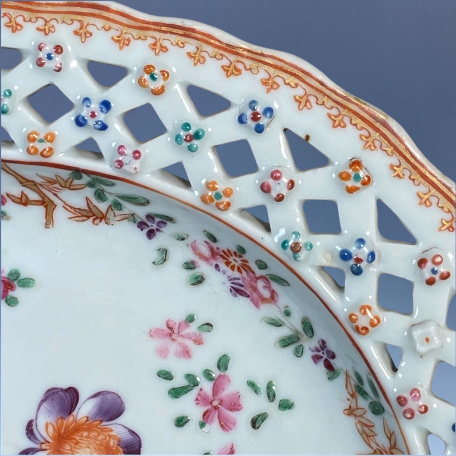 Qianlong - Chinese Export Porcelain Chestnut Basket & Stand. - Image 7