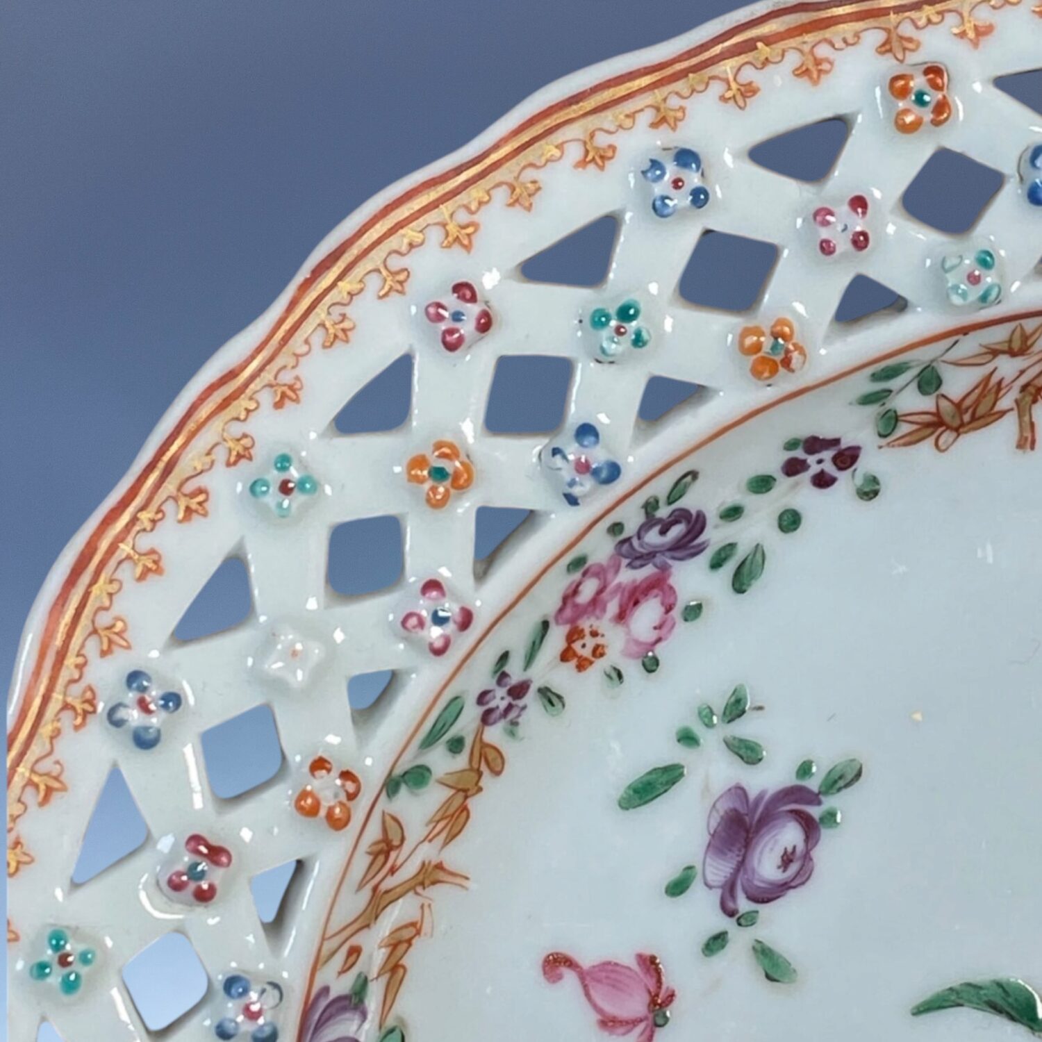 Qianlong - Chinese Export Porcelain Chestnut Basket & Stand. - Image 8