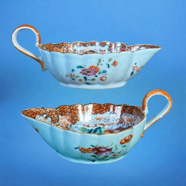 Pair of C18th Chinese Export Porcelain Sauceboats. - Image 12