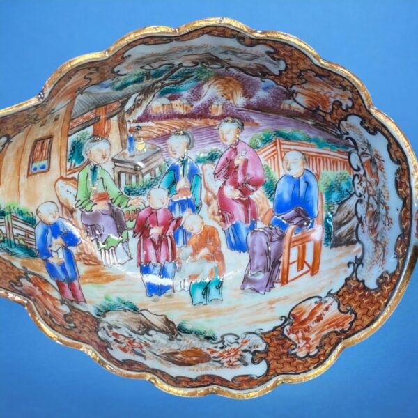 Pair of C18th Chinese Export Porcelain Sauceboats. - Image 2