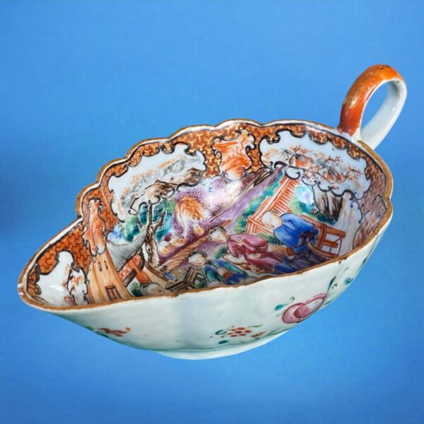 Pair of C18th Chinese Export Porcelain Sauceboats. - Image 3