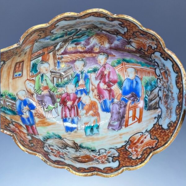 Pair of C18th Chinese Export Porcelain Sauceboats. - Image 3