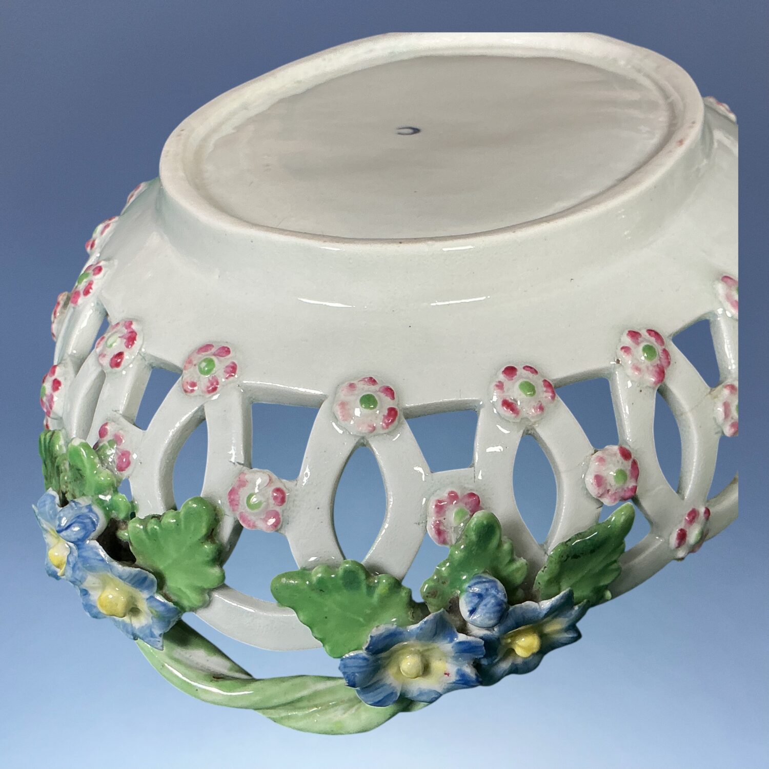 C18th Worcester Porcelain Oval basket - Image 8