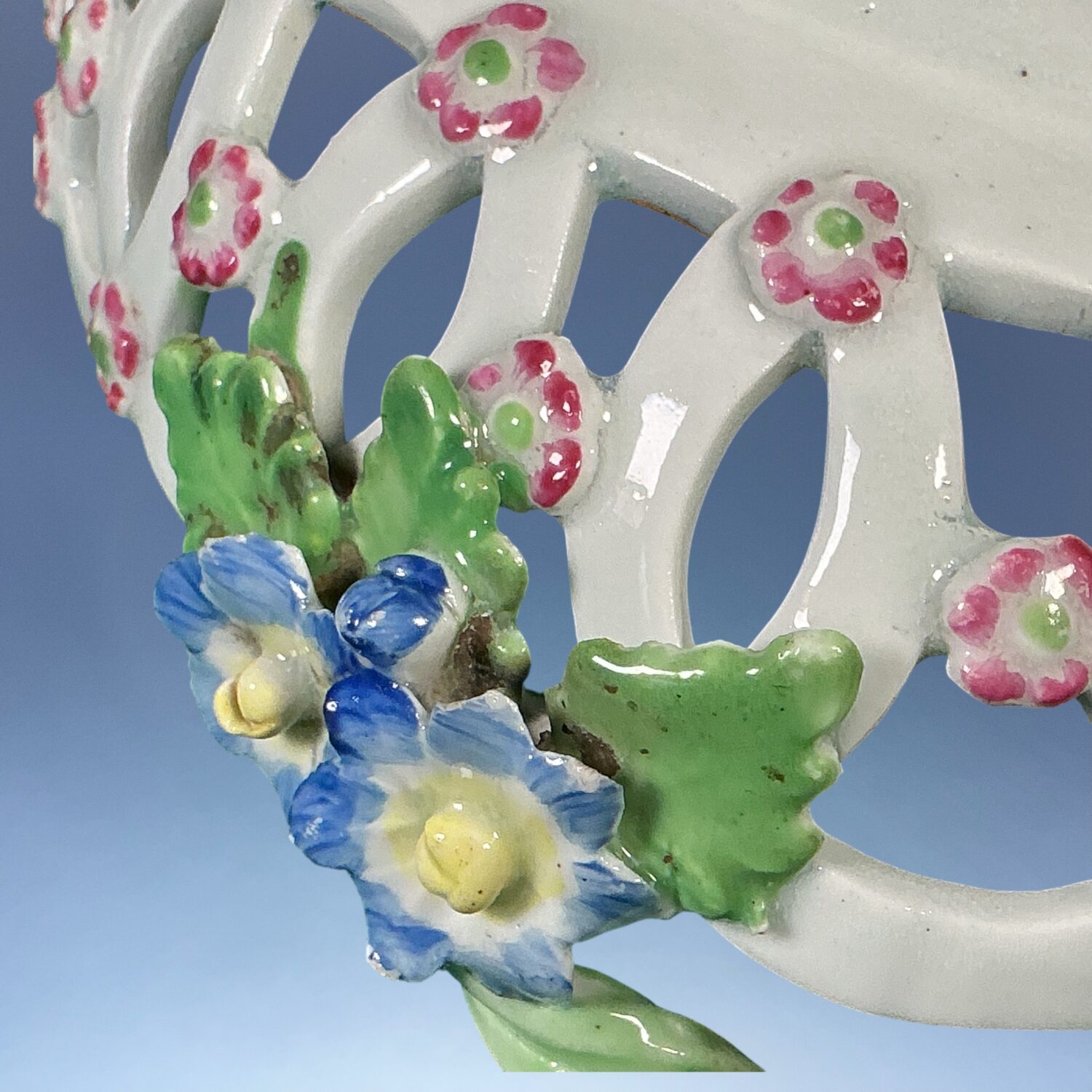 C18th Worcester Porcelain Oval basket - Image 12