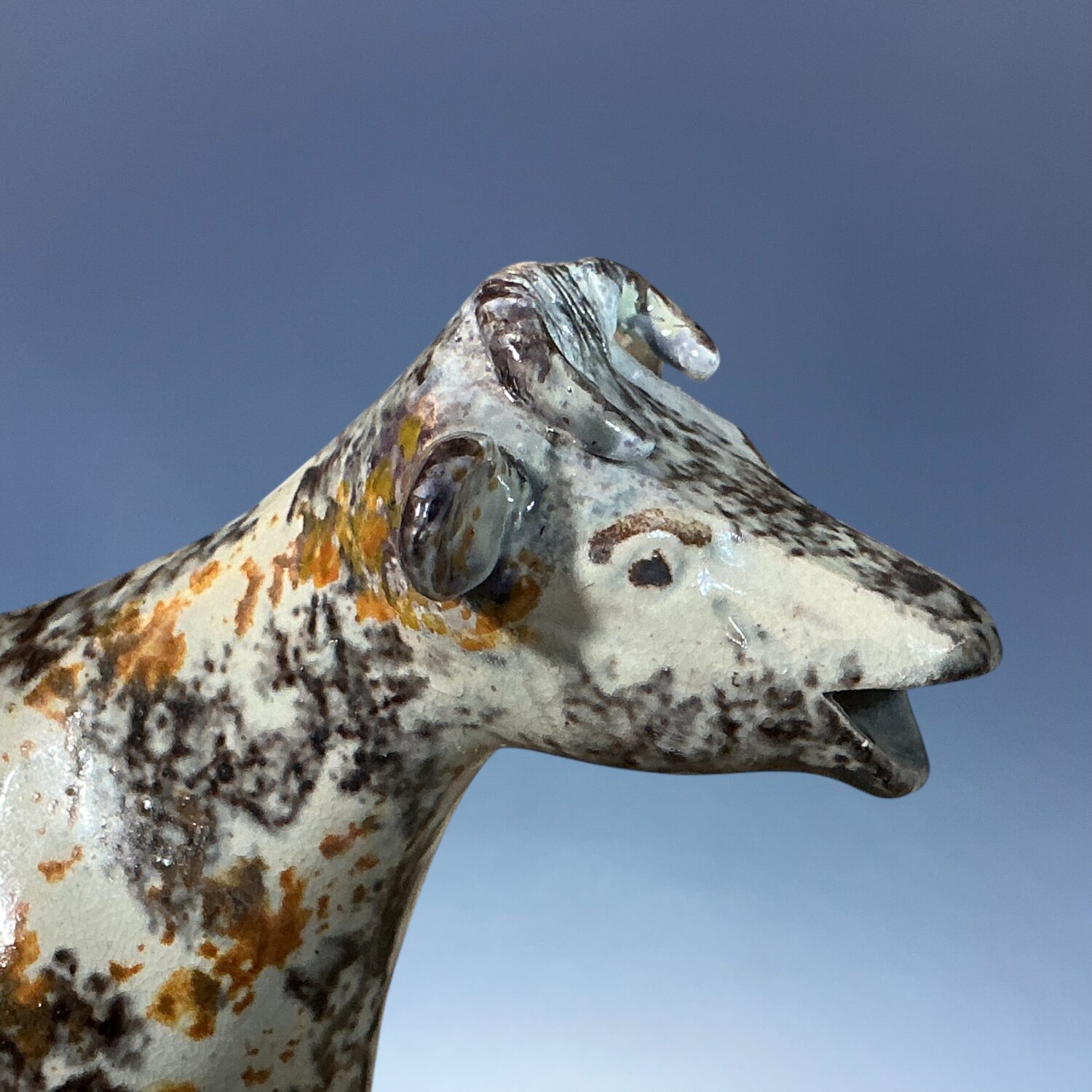 Early Staffordshire ‘Pratt Ware’ Cow Creamer with Milkmaid. - Image 5