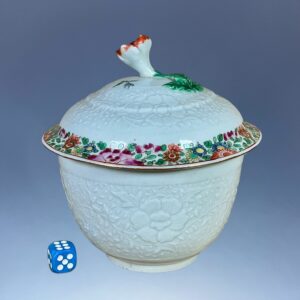 C18th Worcester Porcelain Sucrier & Cover - Pecking Parrot Pattern