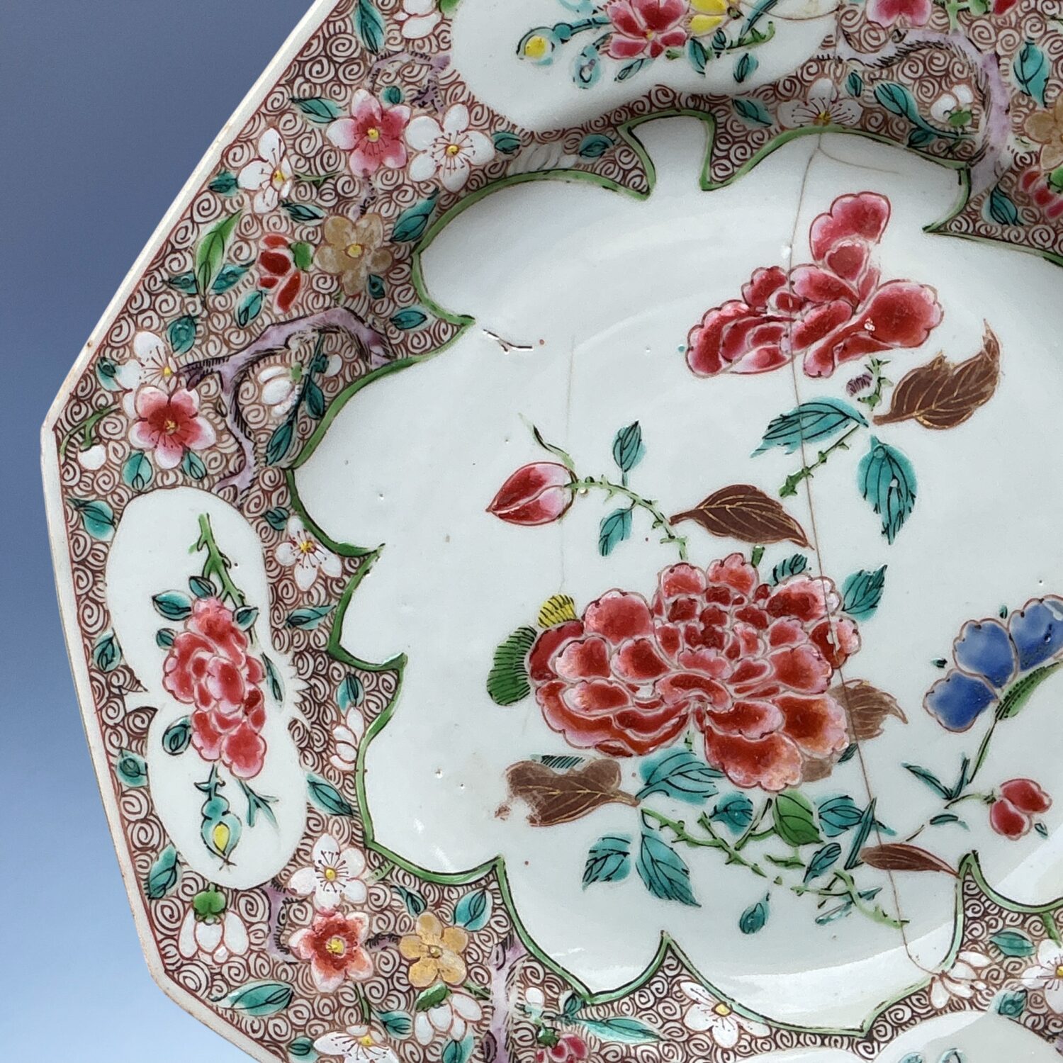 (Clearance) Pair of Qianlong Period, Famille Rose Octagonal Plates (af) (RESERVED) - Image 7