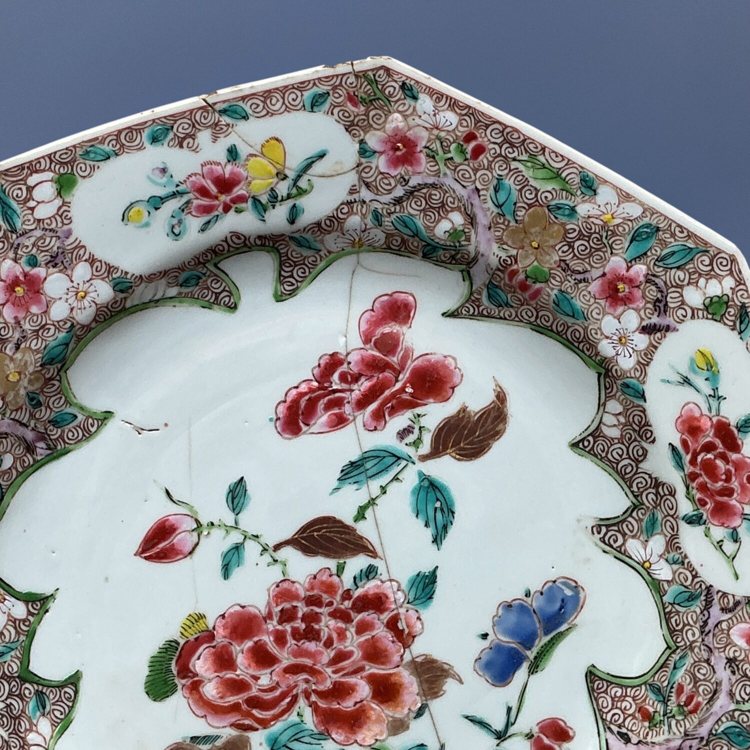 (Clearance) Pair of Qianlong Period, Famille Rose Octagonal Plates (af) (RESERVED) - Image 8
