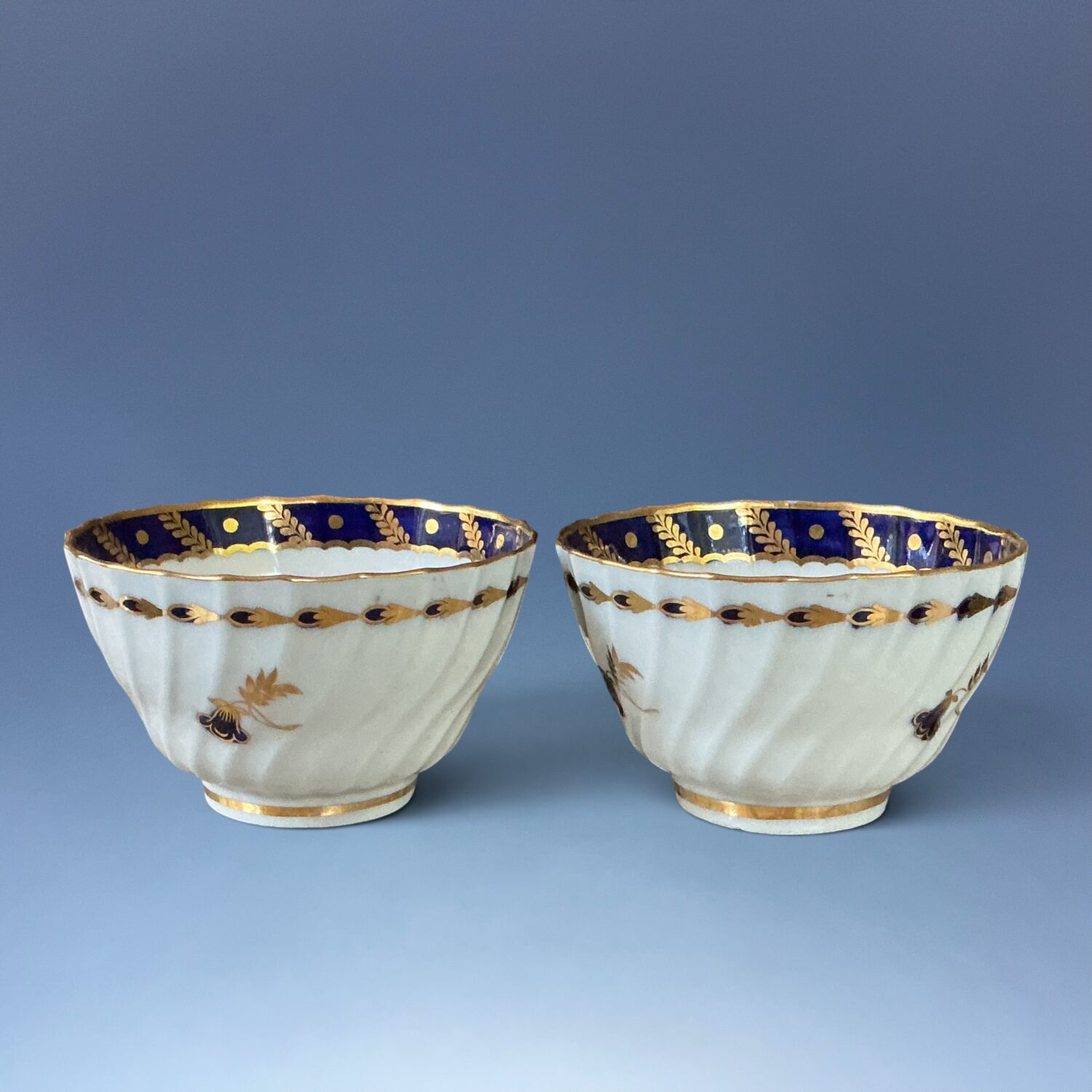 TWO Late C18th Worcester Porcelain Teabowls. - Image 5